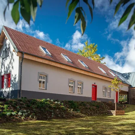 Landhuis Samota Hojsin Neustupov