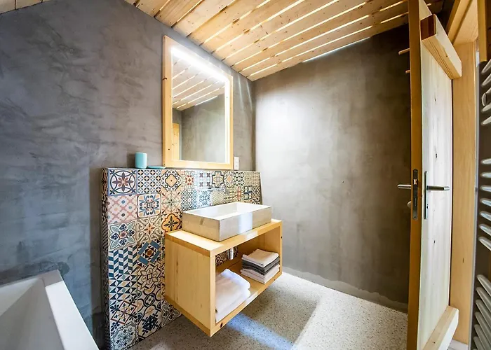 Landhuis Samota Hojsin Neustupov