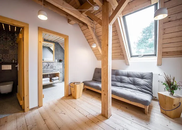 Landhuis Samota Hojsin Neustupov